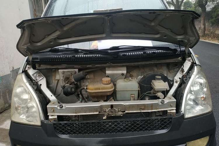 Used Wuling Rongguang Small Truck 2012 1.2L Double-Cab Basic Version LAQ Engine Bay