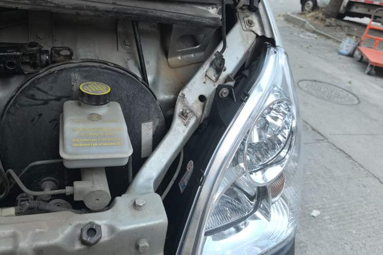 Used Wuling Rongguang Small Truck 2012 1.2L Double-Cab Basic Version LAQ Engine Bay Left