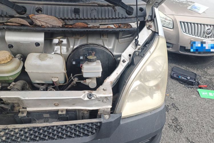 Used Wuling Rongguang Small Truck 2012 1.5L Single-Row Basic Version L3C Engine Bay Left