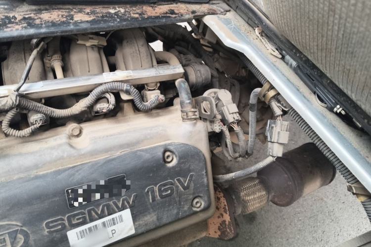 Used Wuling Rongguang Small Truck 2012 1.2L Single-Row Basic Version LAQ Engine Bay Left