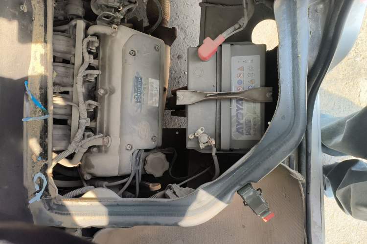 Used Wuling Rongguang Small Truck 2012 1.2L Double-Cab Basic Version LAQ Engine Bay Left