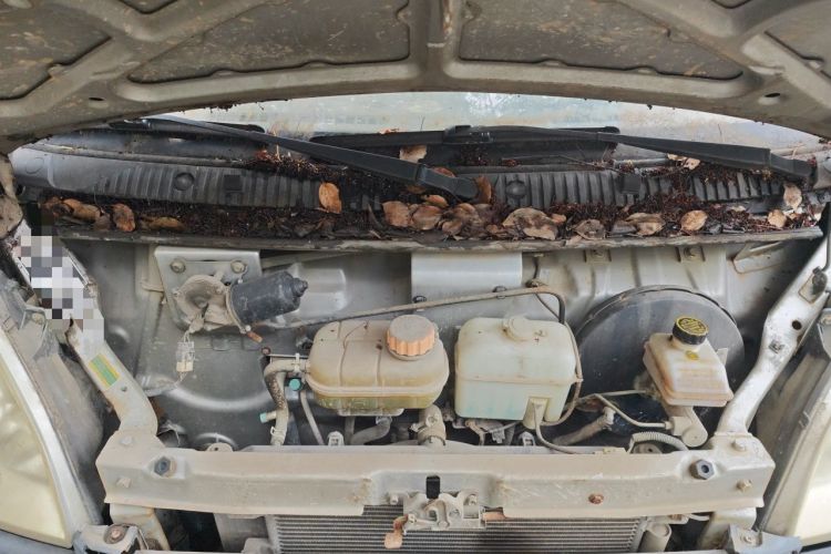 Used Wuling Rongguang Small Truck 2012 1.2L Double-Cab Basic Version LAQ Engine Bay