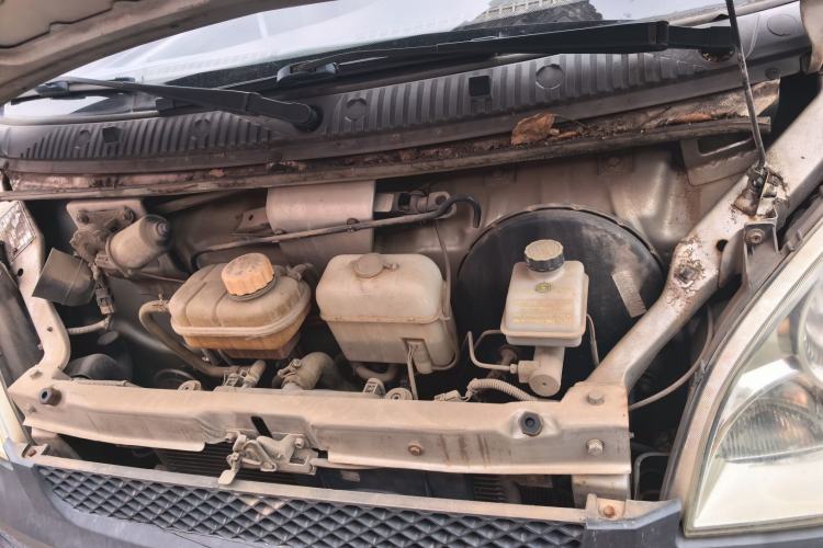 Used Wuling Rongguang Small Truck 2012 1.5L Double-Cab Basic Version L3C Engine Bay