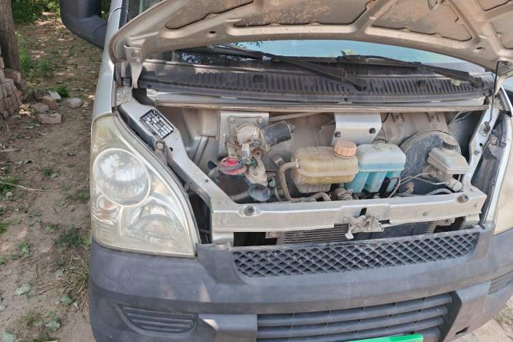 Used Wuling Rongguang Small Truck 2012 1.5L Double-Cab Basic Version L3C Engine Bay Right