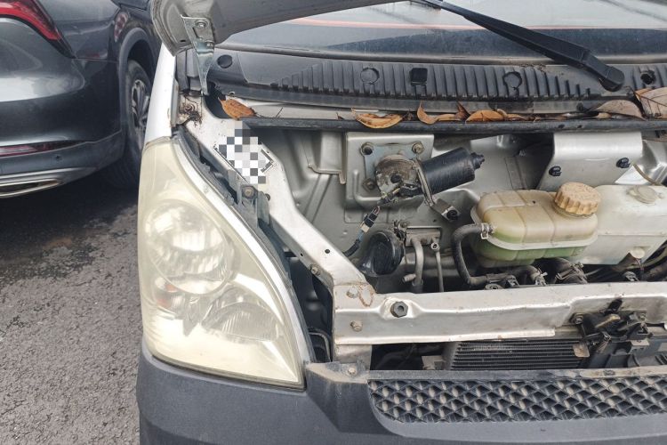 Used Wuling Rongguang Small Truck 2012 1.5L Single-Row Basic Version L3C Engine Bay Right