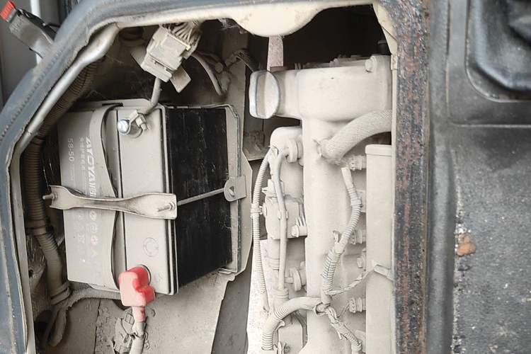 Used Wuling Rongguang Small Truck 2012 1.5L Single-Row Basic Version L3C Engine Bay Right