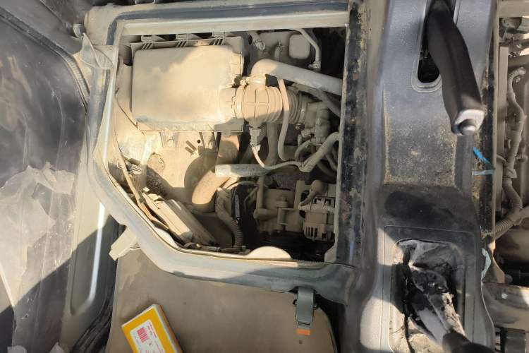 Used Wuling Rongguang Small Truck 2012 1.2L Double-Cab Basic Version LAQ Engine Bay Right