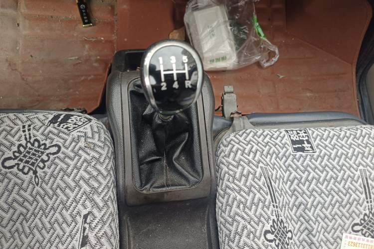 Used Wuling Rongguang Small Truck 2012 1.5L Single-Row Basic Version L3C Gear Lever