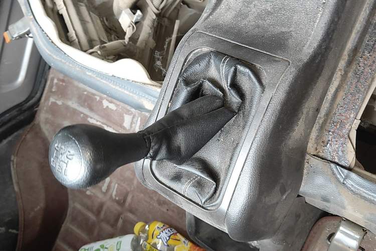 Used Wuling Rongguang Small Truck 2012 1.5L Single-Row Basic Version L3C Gear Lever