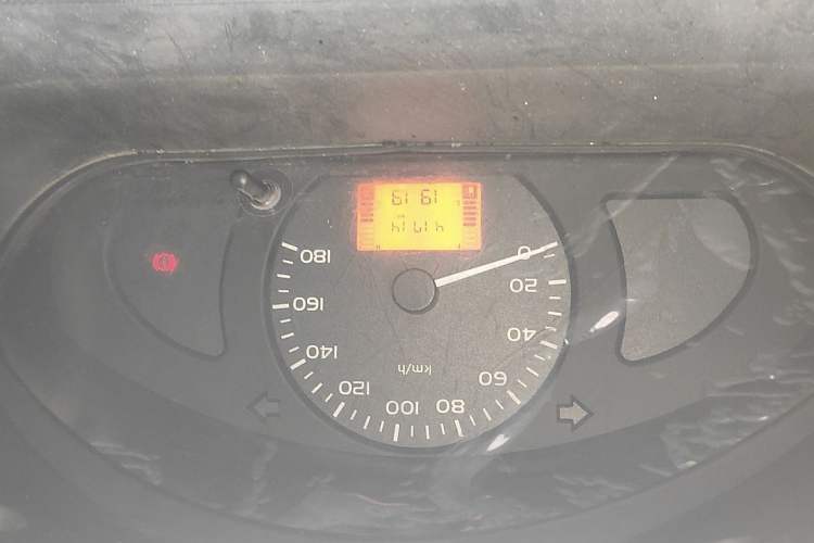 Used Wuling Rongguang Small Truck 2012 1.5L Single-Row Basic Version L3C Instrument Cluster