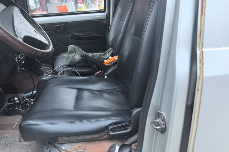 Used Wuling Rongguang Small Truck 2012 1.2L Double-Cab Basic Version LAQ Left Front Seat