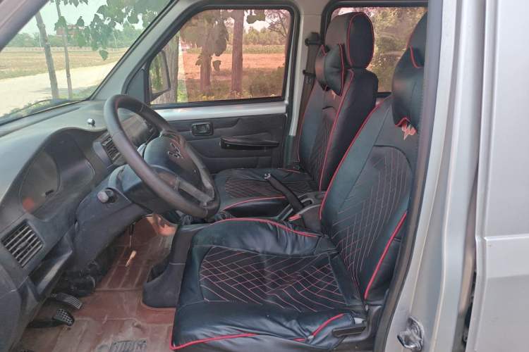Used Wuling Rongguang Small Truck 2012 1.5L Double-Cab Basic Version L3C Left Front Seat
