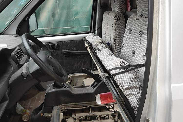 Used Wuling Rongguang Small Truck 2012 1.5L Single-Row Basic Version L3C Left Front Seat