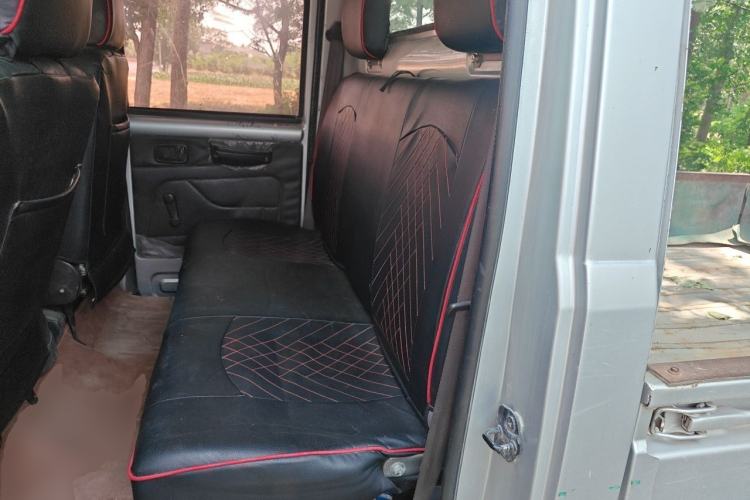 Used Wuling Rongguang Small Truck 2012 1.5L Double-Cab Basic Version L3C Left Rear Seat