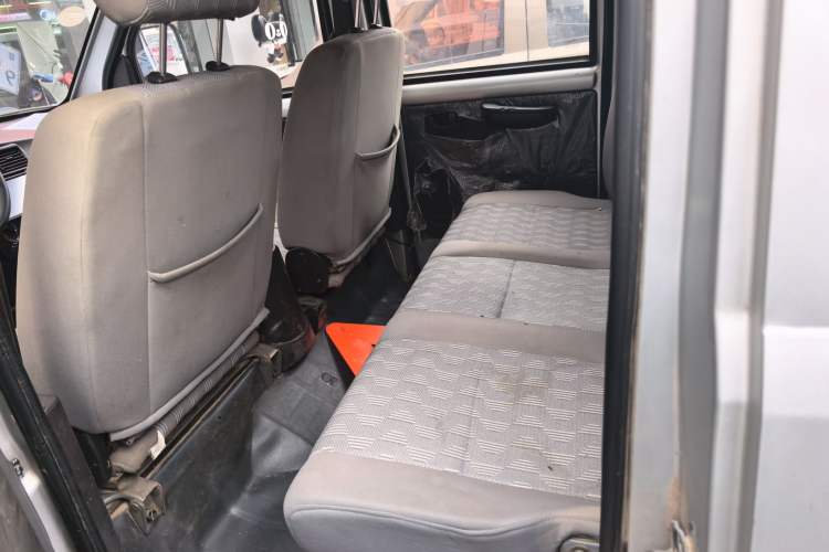 Used Wuling Rongguang Small Truck 2012 1.5L Double-Cab Basic Version L3C Left Rear Seat