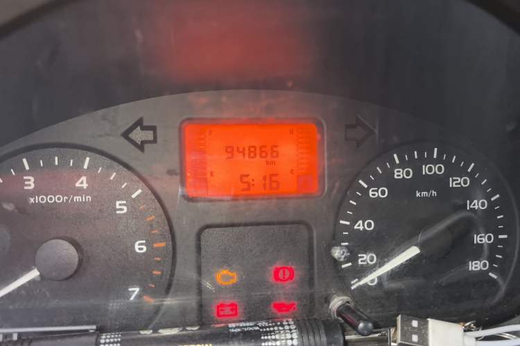 Used Wuling Rongguang Small Truck 2012 1.2L Double-Cab Basic Version LAQ Odometer Close Up