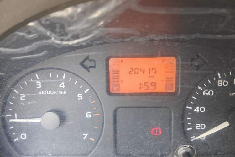 Used Wuling Rongguang Small Truck 2012 1.2L Single-Row Basic Version LAQ Odometer Close Up
