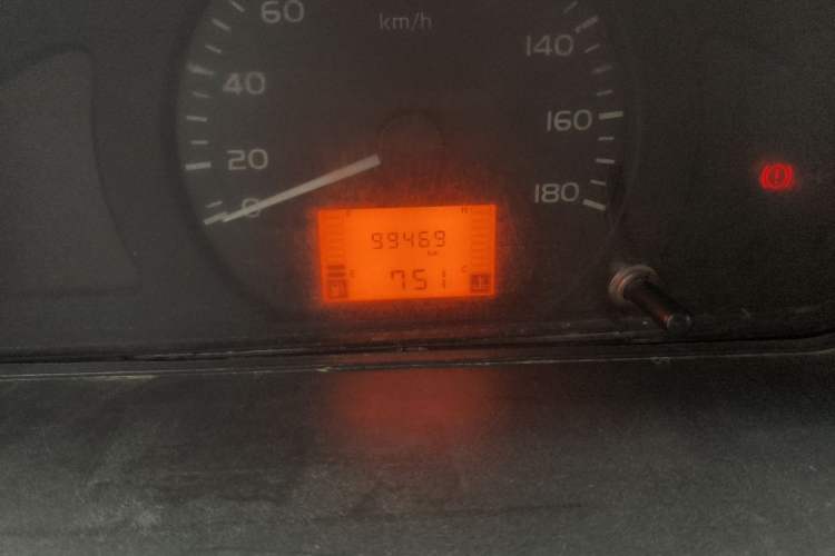 Used Wuling Rongguang Small Truck 2012 1.2L Single-Row Basic Version LAQ Odometer Close Up