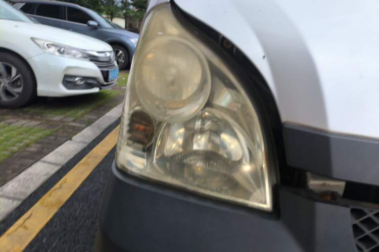 Used Wuling Rongguang Small Truck 2012 1.5L Double-Cab Basic Version L3C Right Front Headlight