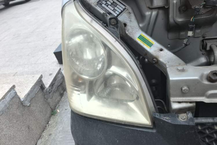 Used Wuling Rongguang Small Truck 2012 1.2L Double-Cab Basic Version LAQ Right Front Headlight