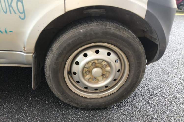 Used Wuling Rongguang Small Truck 2012 1.5L Double-Cab Basic Version L3C Right Front Wheel Hub