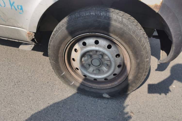 Used Wuling Rongguang Small Truck 2012 1.2L Single-Row Basic Version LAQ Right Front Wheel Hub