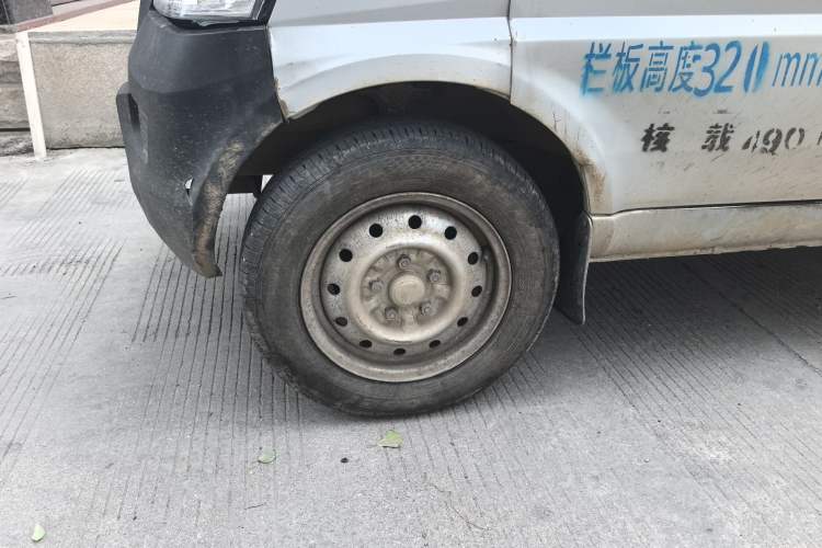 Used Wuling Rongguang Small Truck 2012 1.2L Double-Cab Basic Version LAQ Right Front Wheel Hub