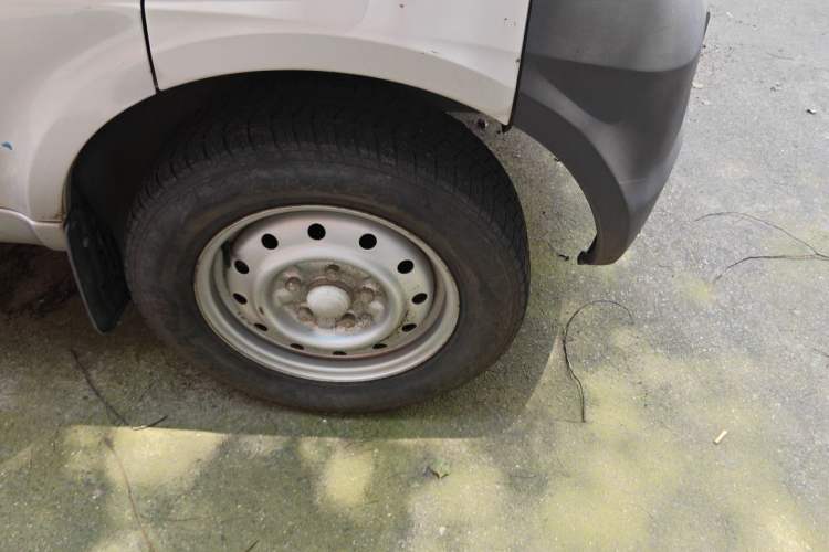 Used Wuling Rongguang Small Truck 2012 1.2L Single-Row Basic Version LAQ Right Front Wheel Hub