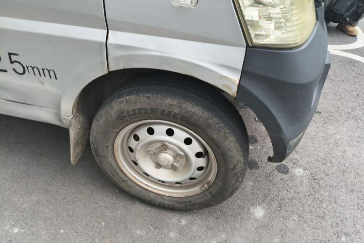 Used Wuling Rongguang Small Truck 2012 1.2L Single-Row Basic Version LAQ Right Front Wheel Hub