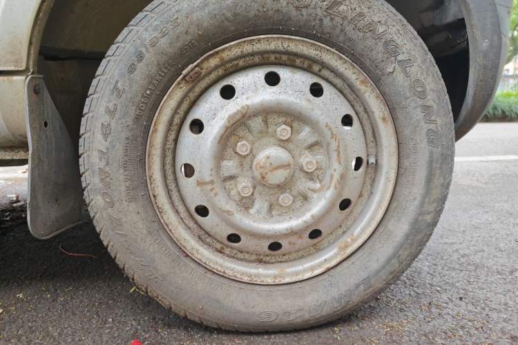 Used Wuling Rongguang Small Truck 2012 1.2L Double-Cab Basic Version LAQ Right Front Wheel Hub