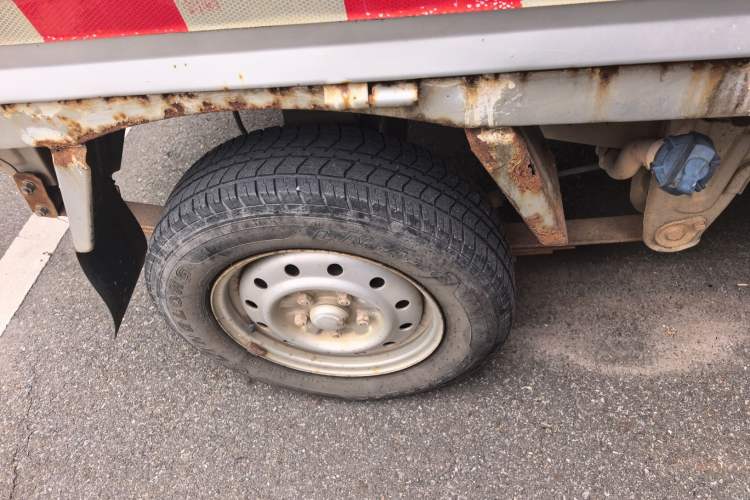 Used Wuling Rongguang Small Truck 2012 1.5L Double-Cab Basic Version L3C Right Rear Wheel Hub