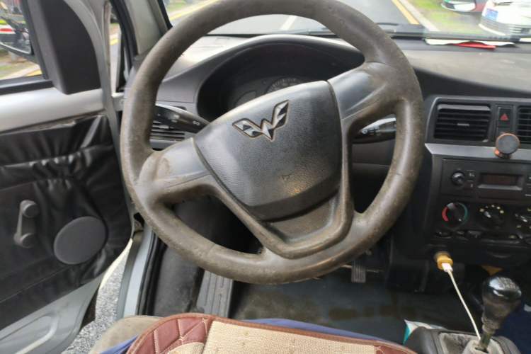 Used Wuling Rongguang Small Truck 2012 1.5L Double-Cab Basic Version L3C Steering Wheel