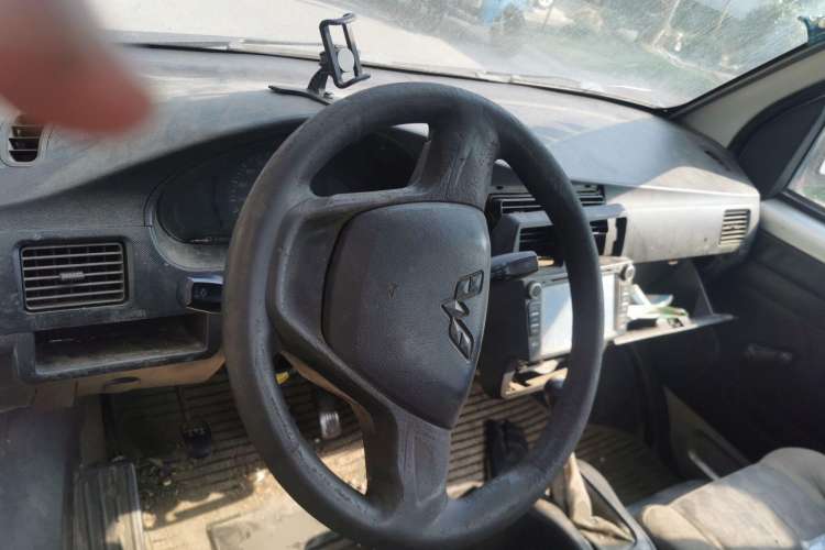 Used Wuling Rongguang Small Truck 2012 1.2L Single-Row Basic Version LAQ Steering Wheel