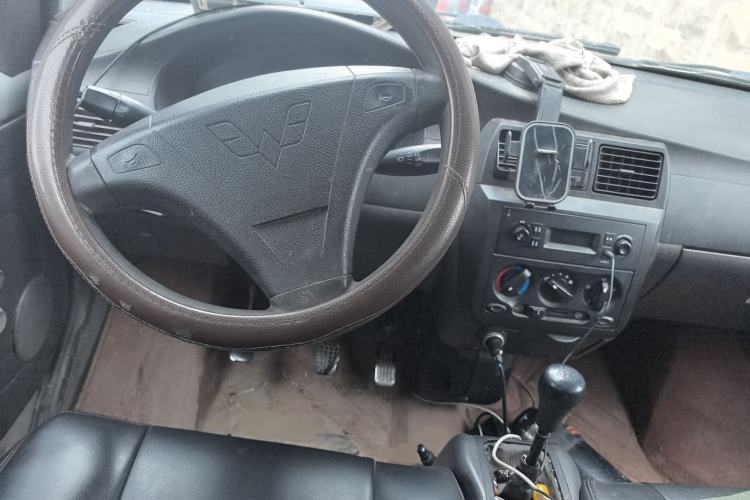 Used Wuling Rongguang Small Truck 2012 1.2L Double-Cab Basic Version LAQ Steering Wheel