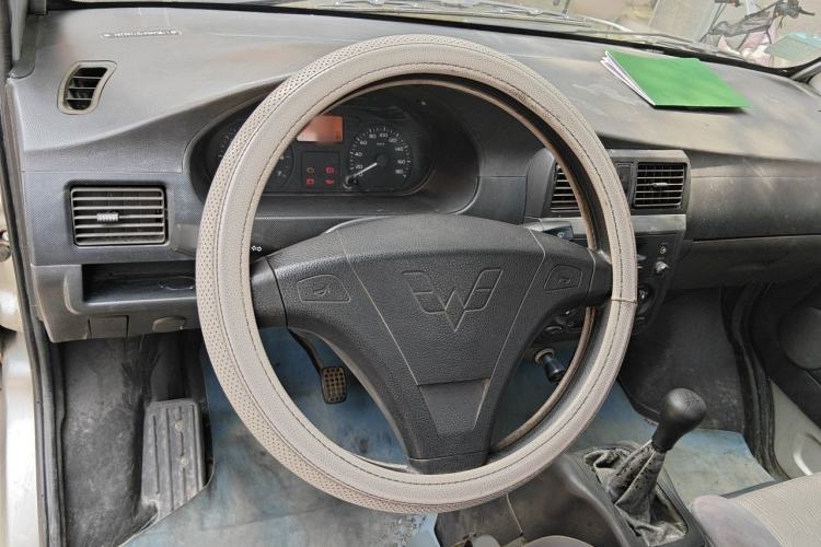 Used Wuling Rongguang Small Truck 2012 1.2L Single-Row Basic Version LAQ Steering Wheel
