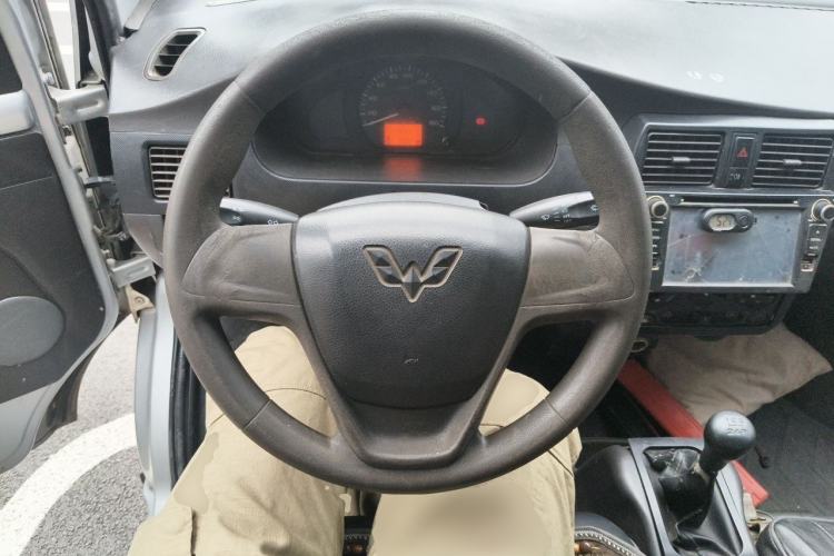 Used Wuling Rongguang Small Truck 2012 1.2L Single-Row Basic Version LAQ Steering Wheel