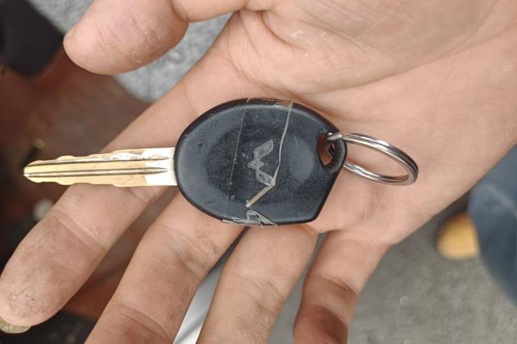 Used Wuling Rongguang Small Truck 2012 1.5L Single-Row Basic Version L3C Vehicle Key