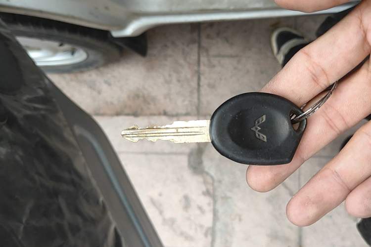 Used Wuling Rongguang Small Truck 2012 1.5L Single-Row Basic Version L3C Vehicle Key