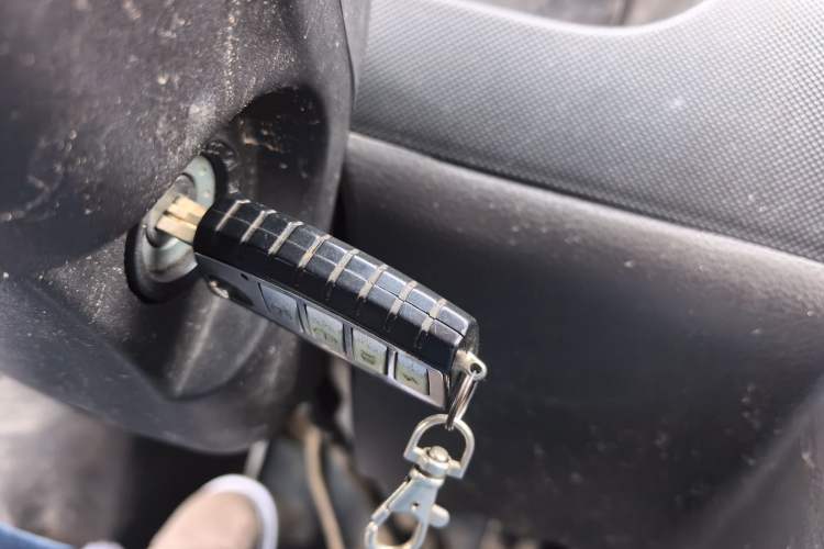Used Wuling Rongguang Small Truck 2012 1.5L Double-Cab Basic Version L3C Vehicle Key