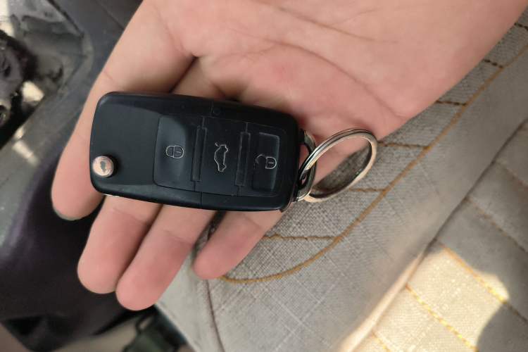 Used Wuling Rongguang Small Truck 2012 1.2L Double-Cab Basic Version LAQ Vehicle Key