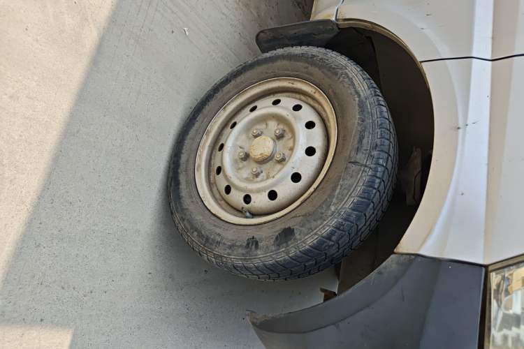 Used Wuling Rongguang Small Truck  Right Front Wheel Hub