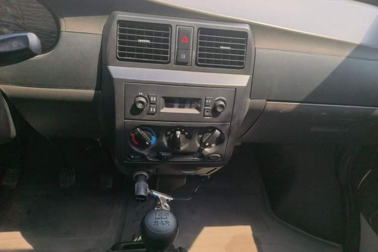 Used Wuling Rongguang Small Truck 2017 1.2L Double-Cab Basic Model LSI Audio And AC Panel