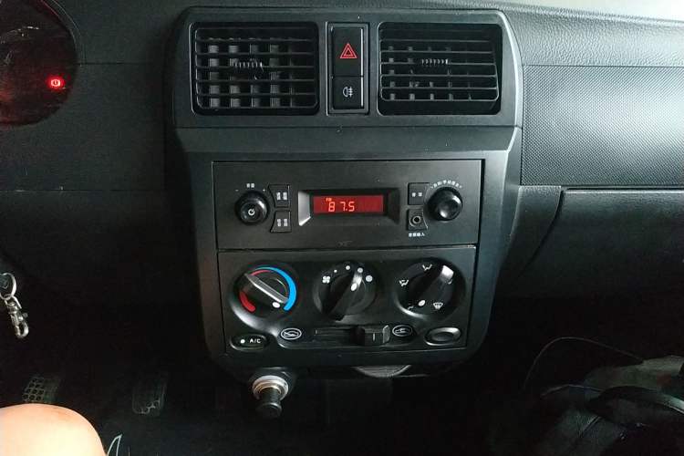 Used Wuling Rongguang Small Truck 2017 1.5L Double-Cab Basic Version L3C Audio And AC Panel