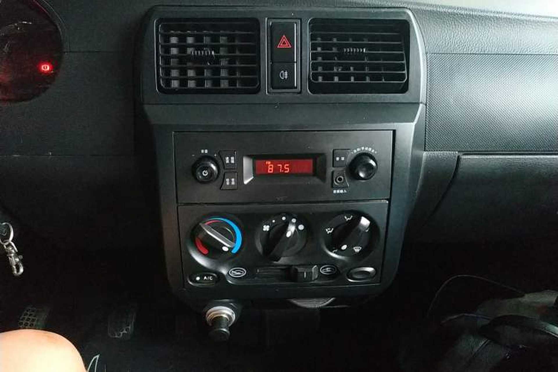 Used Wuling Rongguang Small Truck 2017 1.5L Double-Cab Basic Version L3C Audio And AC Panel