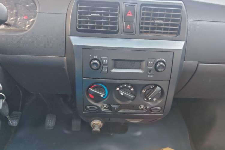 Used Wuling Rongguang Small Truck 2017 1.5L Double-Cab Basic Version L3C Audio And AC Panel