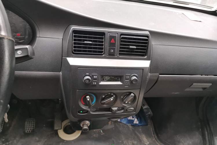 Used Wuling Rongguang Small Truck 2017 1.5L Single-Cab Basic Version L3C Audio And AC Panel