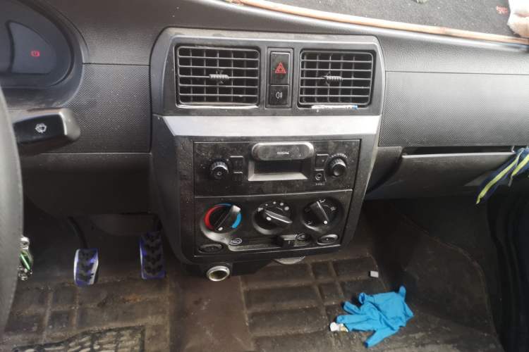 Used Wuling Rongguang Small Truck 2017 1.5L Double-Cab Basic Version L3C Audio And AC Panel