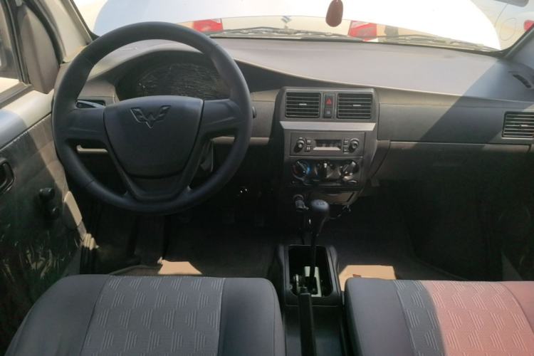 Used Wuling Rongguang Small Truck 2017 1.2L Double-Cab Basic Model LSI Center Console