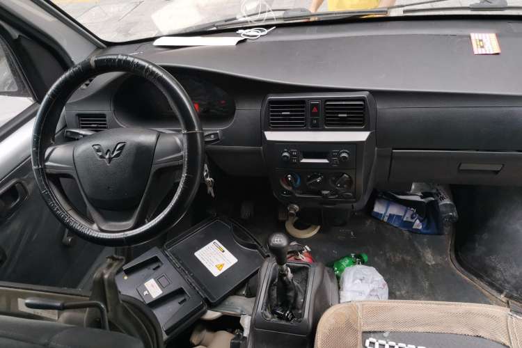 Used Wuling Rongguang Small Truck 2017 1.5L Single-Cab Basic Version L3C Center Console