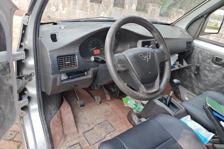 Used Wuling Rongguang Small Truck 2017 1.5L Single-Cab Basic Version L3C Center Console